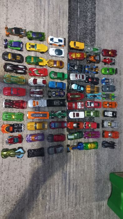 Машинки Hotwheels