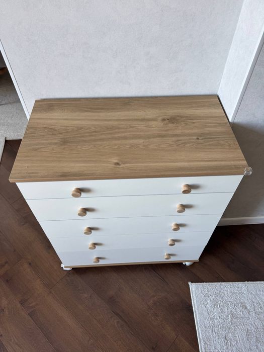 Продаю пеленальный столик.