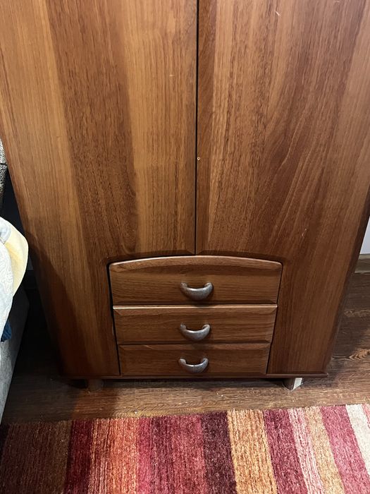 Шкаф деревянный