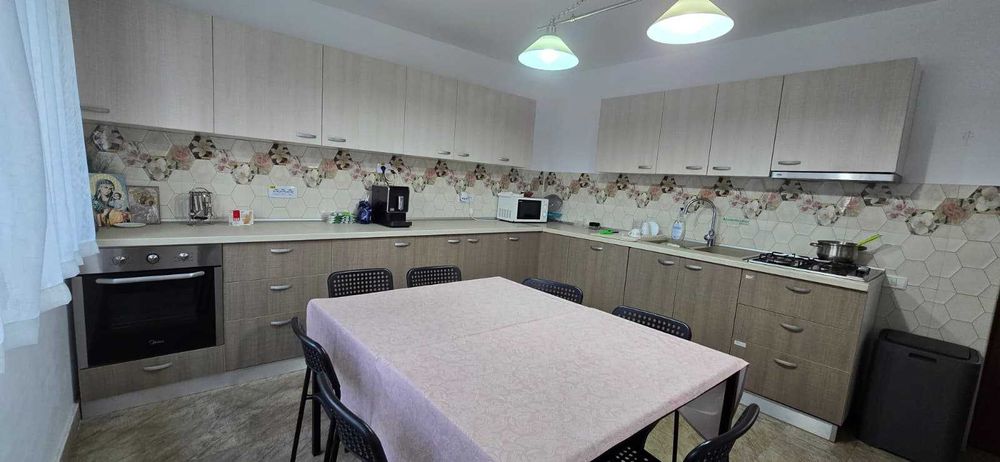 Pensiune, 10 Camere, Complet Funcțională în Eforie Nord
