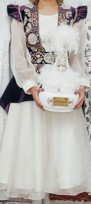 Продаётся комзол с платьем