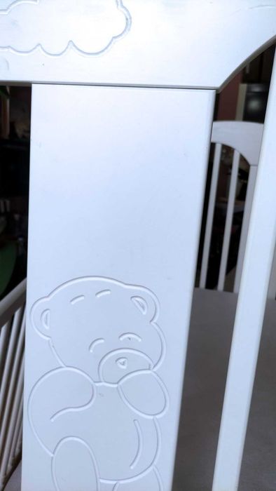 Бебешко легло-кошара 60×120 бяло дървено + матрак | чекмедже, колелца