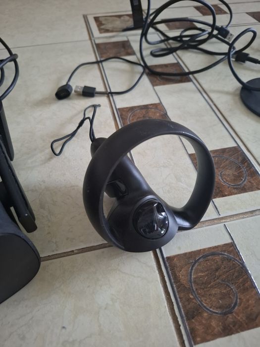 Kit Complet VR Oculus Rift CV1 (Ochelari + 2 Controllere Touch + 2 Senzori)