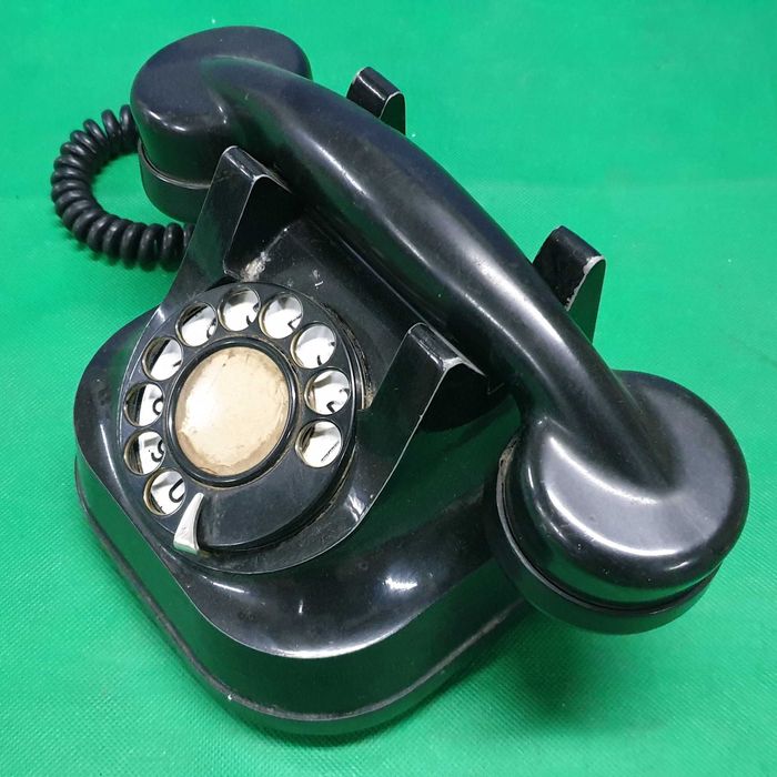 Telefon cu disc din ebonita