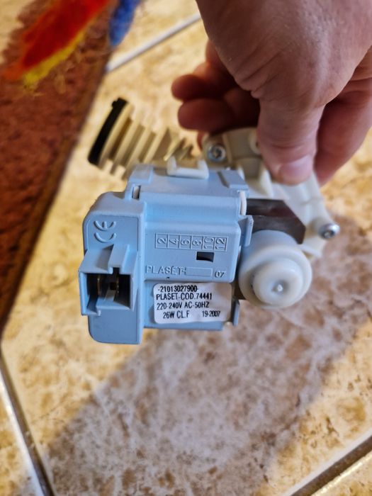 Части за съдомиялна Indesit