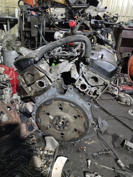 Продам правую ГБЦ и поддон на двигатель 6g72 от Montero sport 2002 год