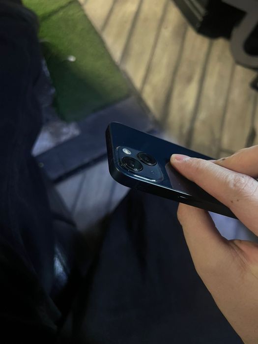 Айфон 13 в хорошем состоянии