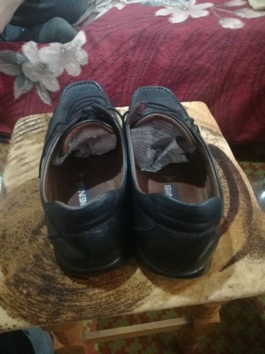 Vand pantofi de bărbat