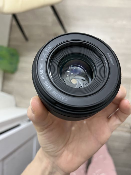Продам объектив canon rf 50mm, f1.8