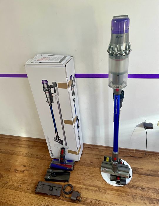 Aspirator Dyson V11 Absolute Extra Pro – Pachet Complet, 2 Baterii, Stand Podea, Cutie