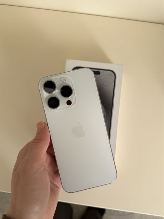 Продам айфон 15 про белый