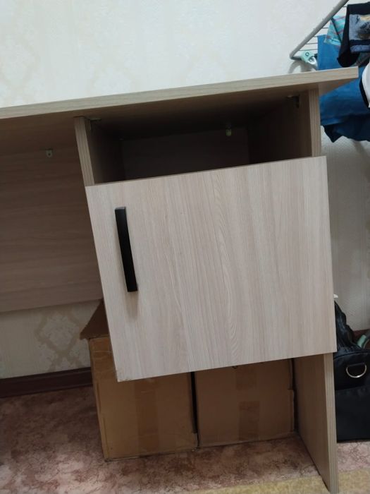 Письменный стол.