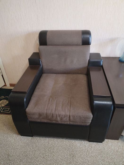 Кресла мебел и стол журнальный