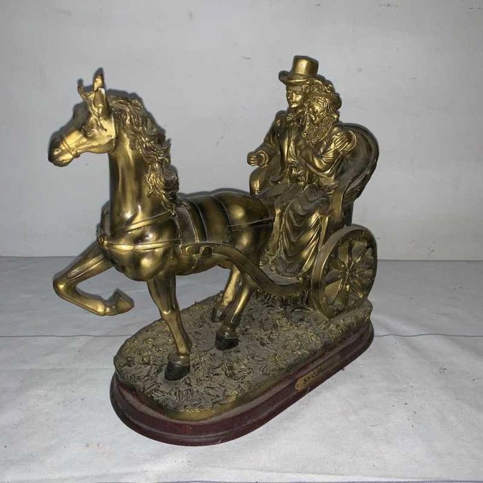 Statuie sareta cu cal