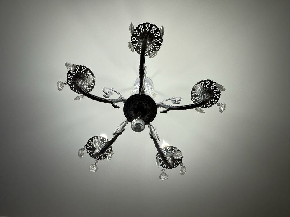 Продам люстру в отличном состоянии