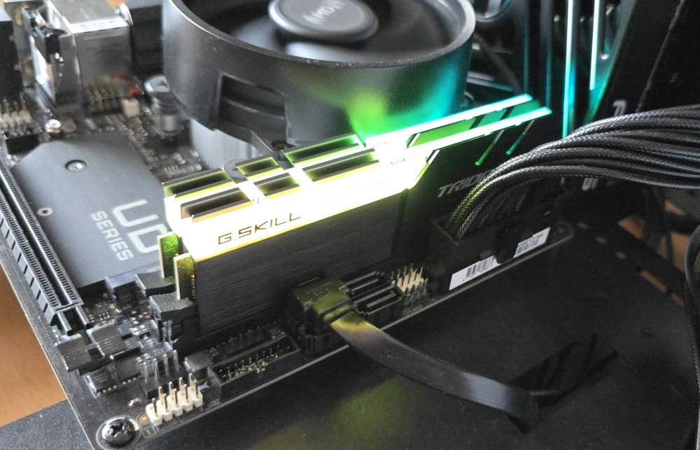 RAM памет DDR4 Gskill Trident RGB 2x8GB 16GB 3200Mhz CL16