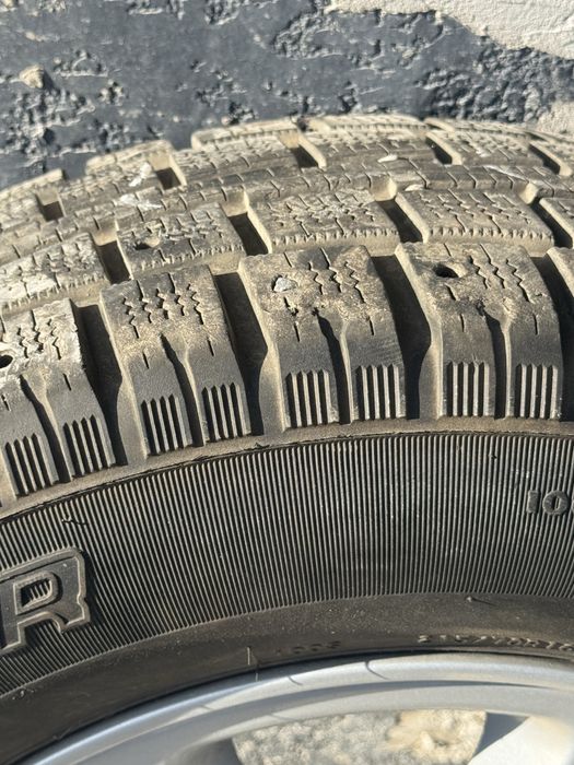 Продам комплект шин с диском