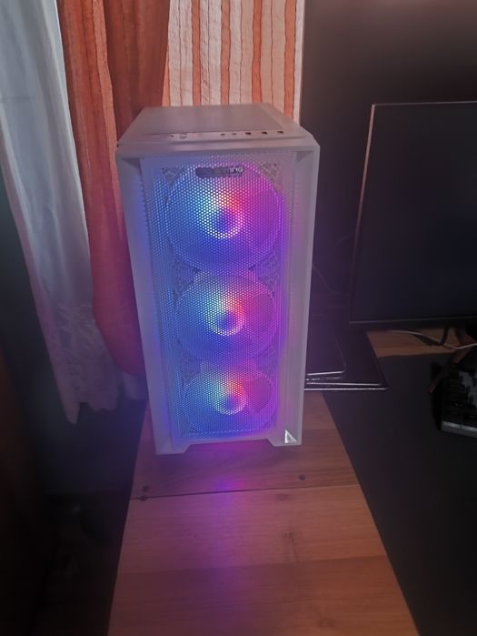 Vând pc gaming  ..
