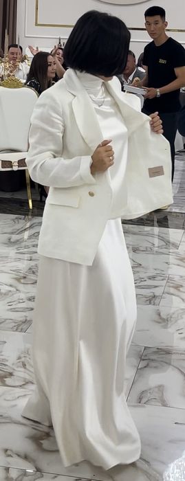 Белый костюм пиджак с брюками