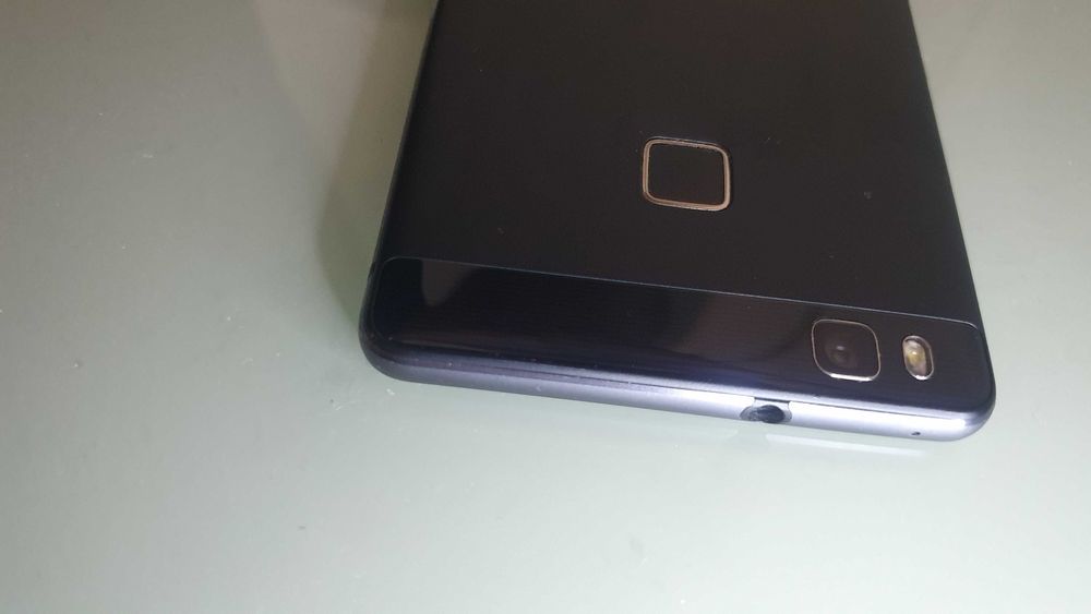 Безупречен HUAWEI P9 lite