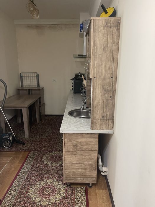Продаю кухонную мебел со столами стули 4 штуки