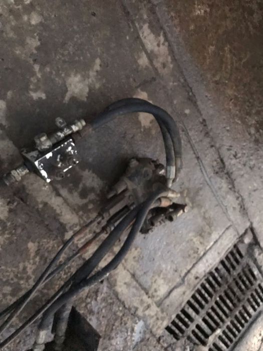 Distribuitor hidraulic pt incarcator tractor