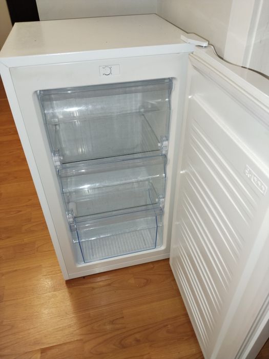 Морозильник продам