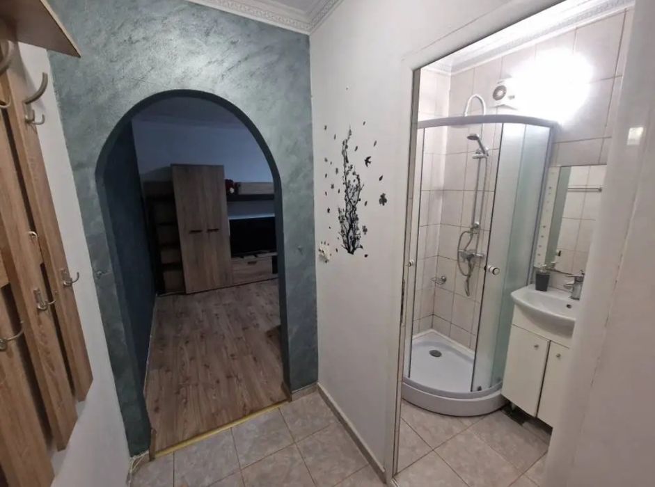 Închiriez apartament