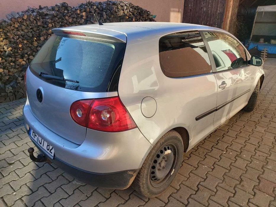 VW Golf 5 – 1.9 TDI, economic, argintiu, model 12/2006