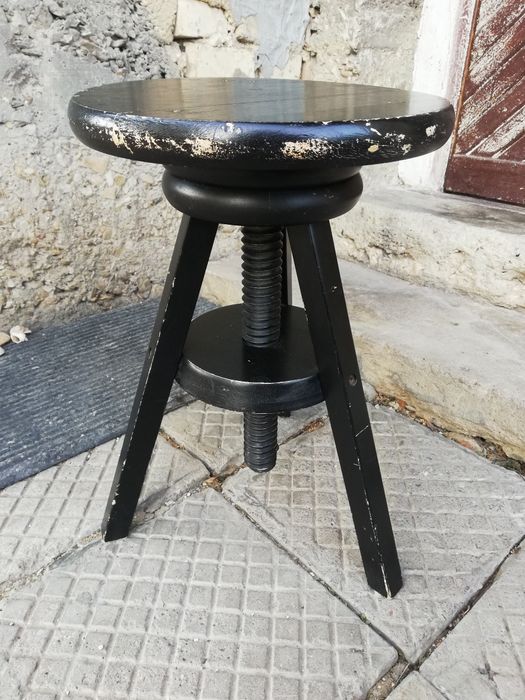 Винтидж дървен стол за пиано