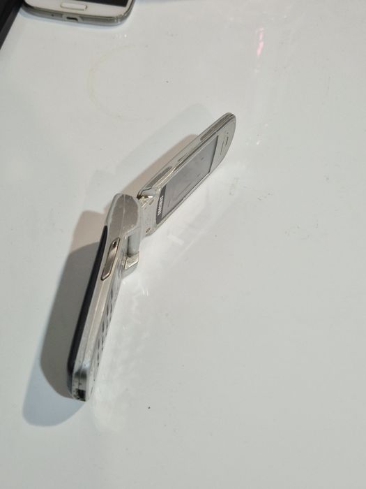 Telefon cu clapeta