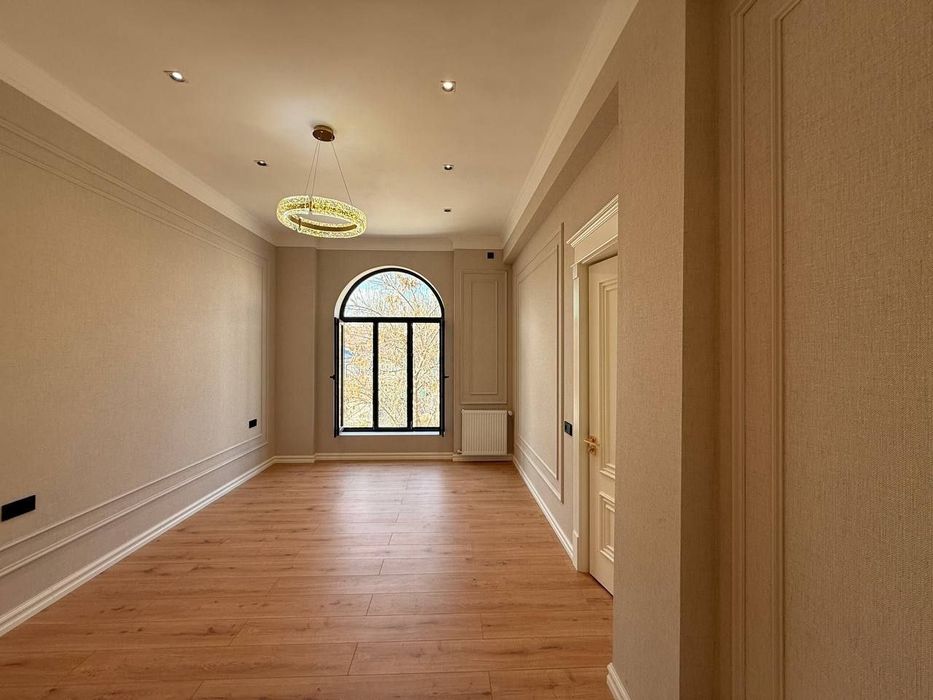 Ул.Циолоковского 6 комнат 350м² качественный ремонт танхаус 3 этажа