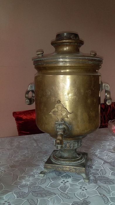 18-аср Эски Тулский самовар ва эски пичоқ
