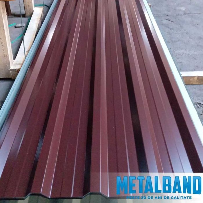 Tabla cutata vopsita maro si rosu de 0,35 mm direct de la producator