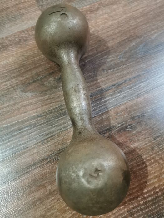 Продам гантели по 2,5кг кажется, цена тоже такая за каждую.