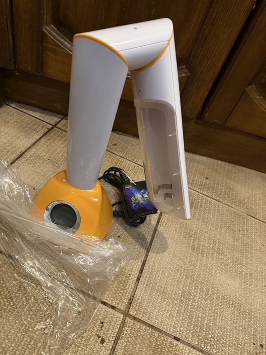 Продам настольную лампу