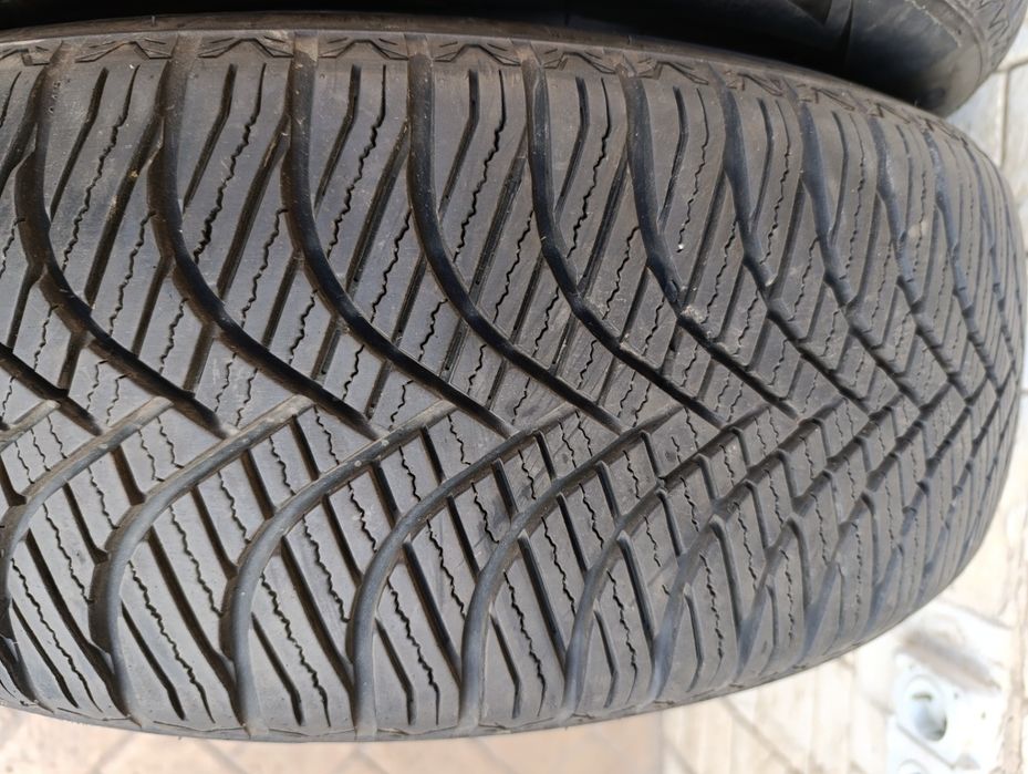 Всесезонни гуми Goodride 215/65/17 dot 2023