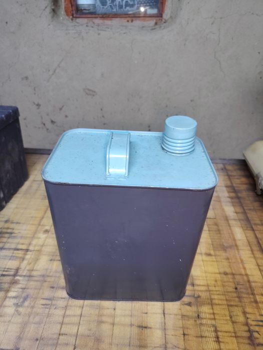 Vand lanterne și bidon tablă