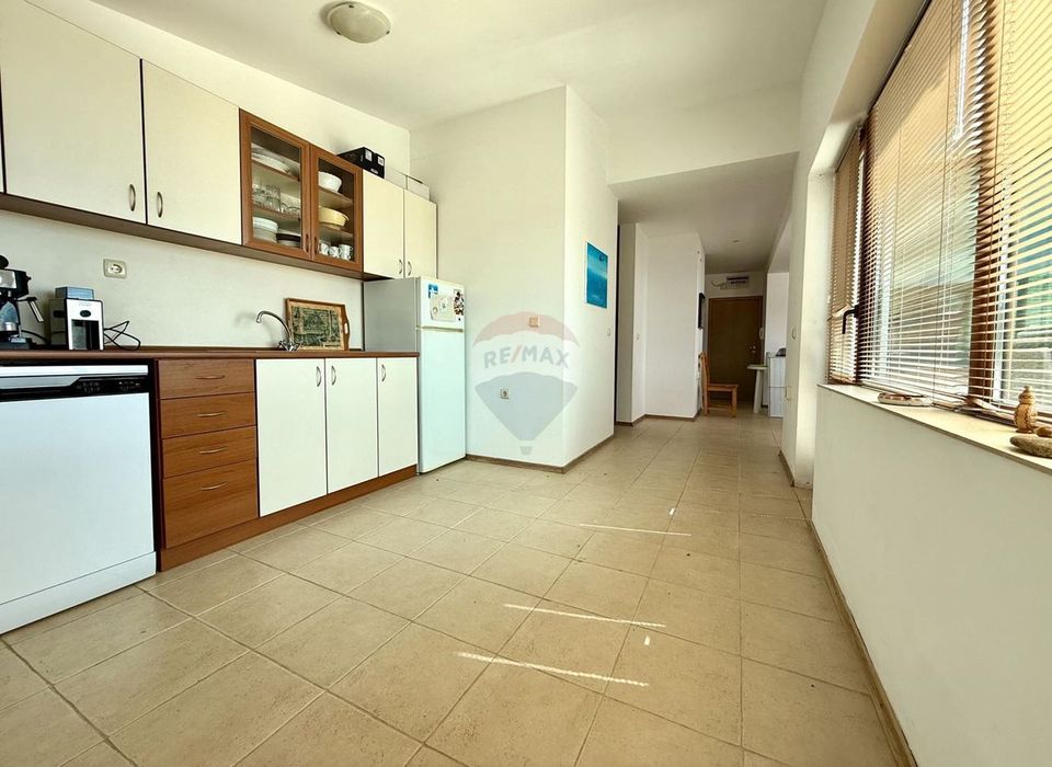 Южен апартамент с две спални и нескриваема морска гледка за продажба,