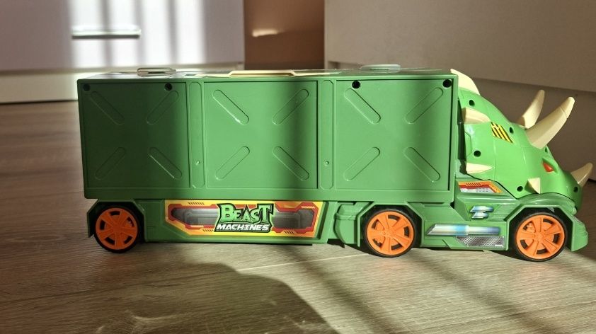 Детски камион с динозаври