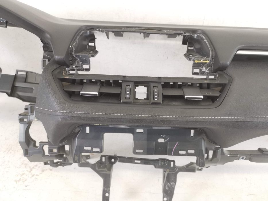 Тойота РАВ4 / Toyota RAV4 Оригинално арматурно табло в добро състояние