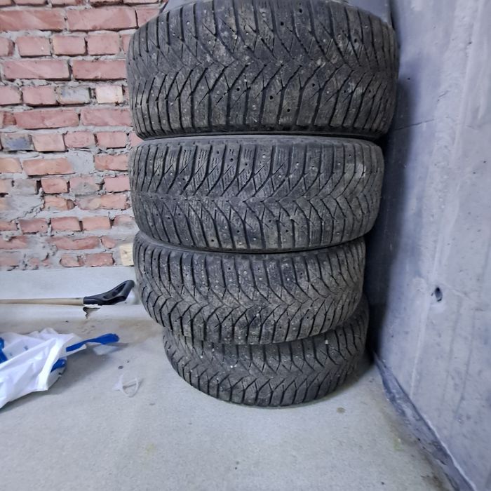 Шины зимние 215/55 R17