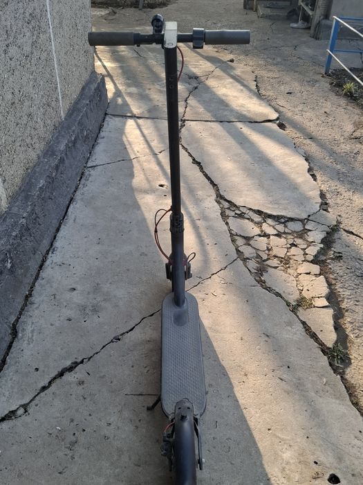 Продам электро самокат xiaomi M365