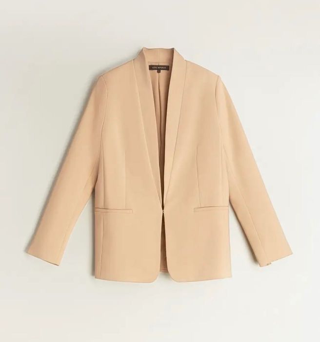 Продаю костюм брючный