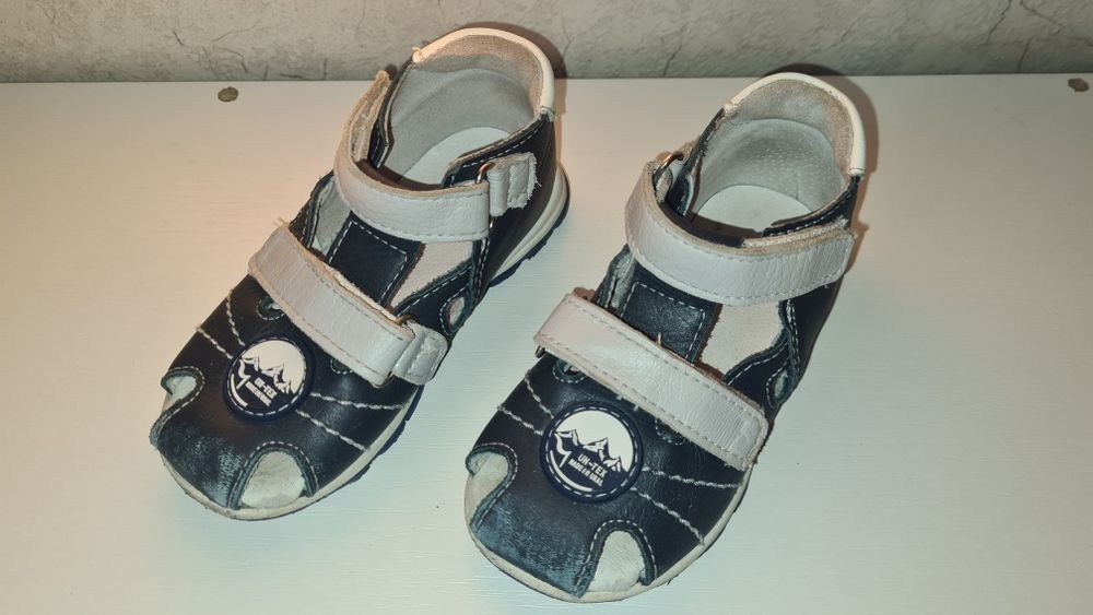 Кожаные детские сандалии