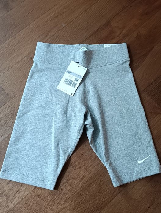 Нов дамски клин Nike