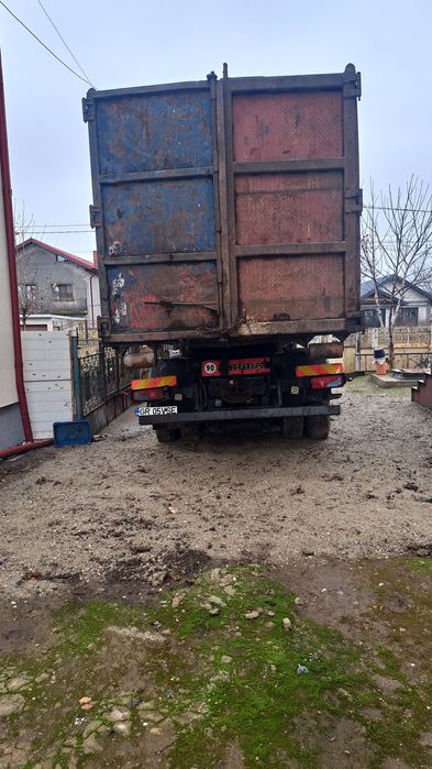 Camion abron cu macara