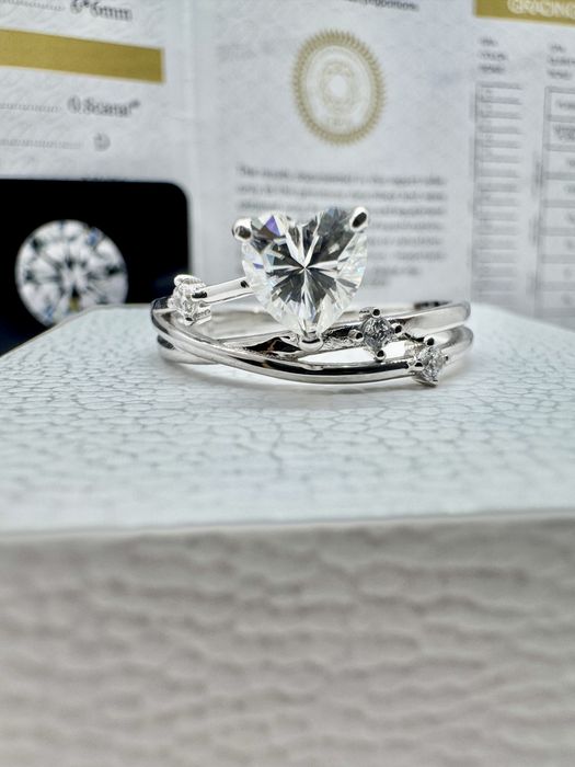 Сребърен пръстен с мойсанит (Диамант) 0.8 карата