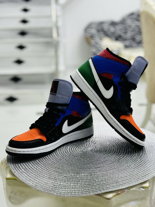NIKE AIR JORDAN 1 MID, size 37,5