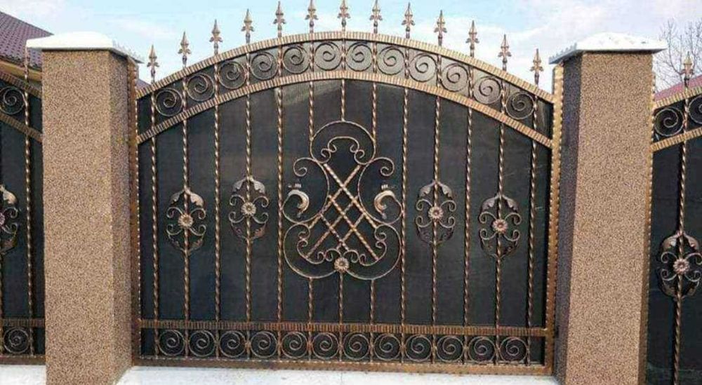 Garduri si porti din panouri stil jaluzele, sipca metalica, tabla cutata, plasa bordurata, fier forjat, BCA sau beton si alte modele disponibile